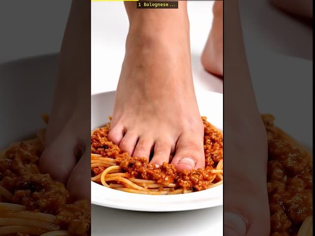 Bolognese Spagethi thumbnail foot on food