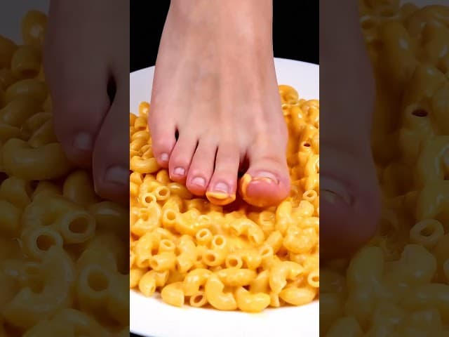 Macaroni And Cheese thumbnail foot on food
